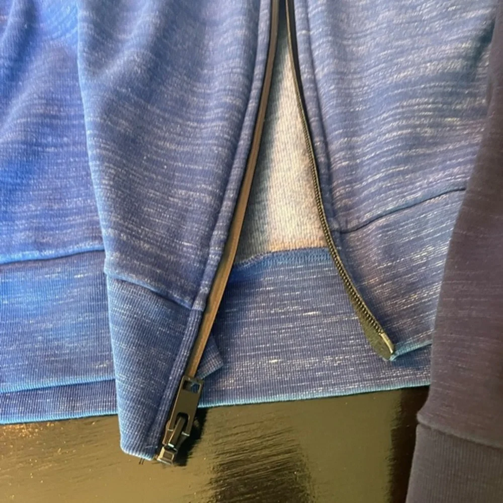 Express XL Short Blue and Black Hoodie Sweatshirt